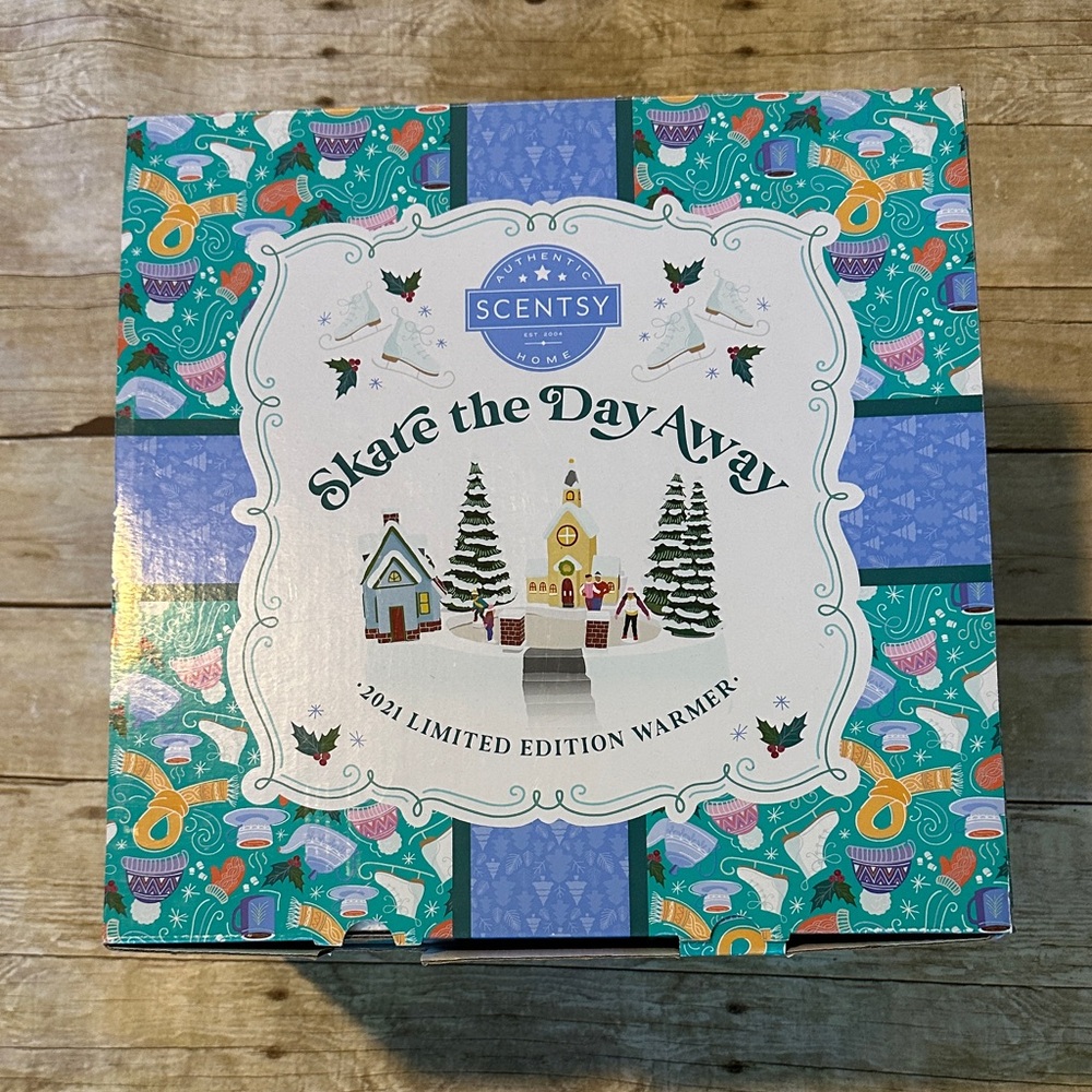 Scentsy Skate the Day Away Festive Warmer